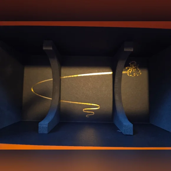 Dragon Ball Capsule-Shaped Glasses Case – Collectible Anime Accessory - Picture 7 of 8